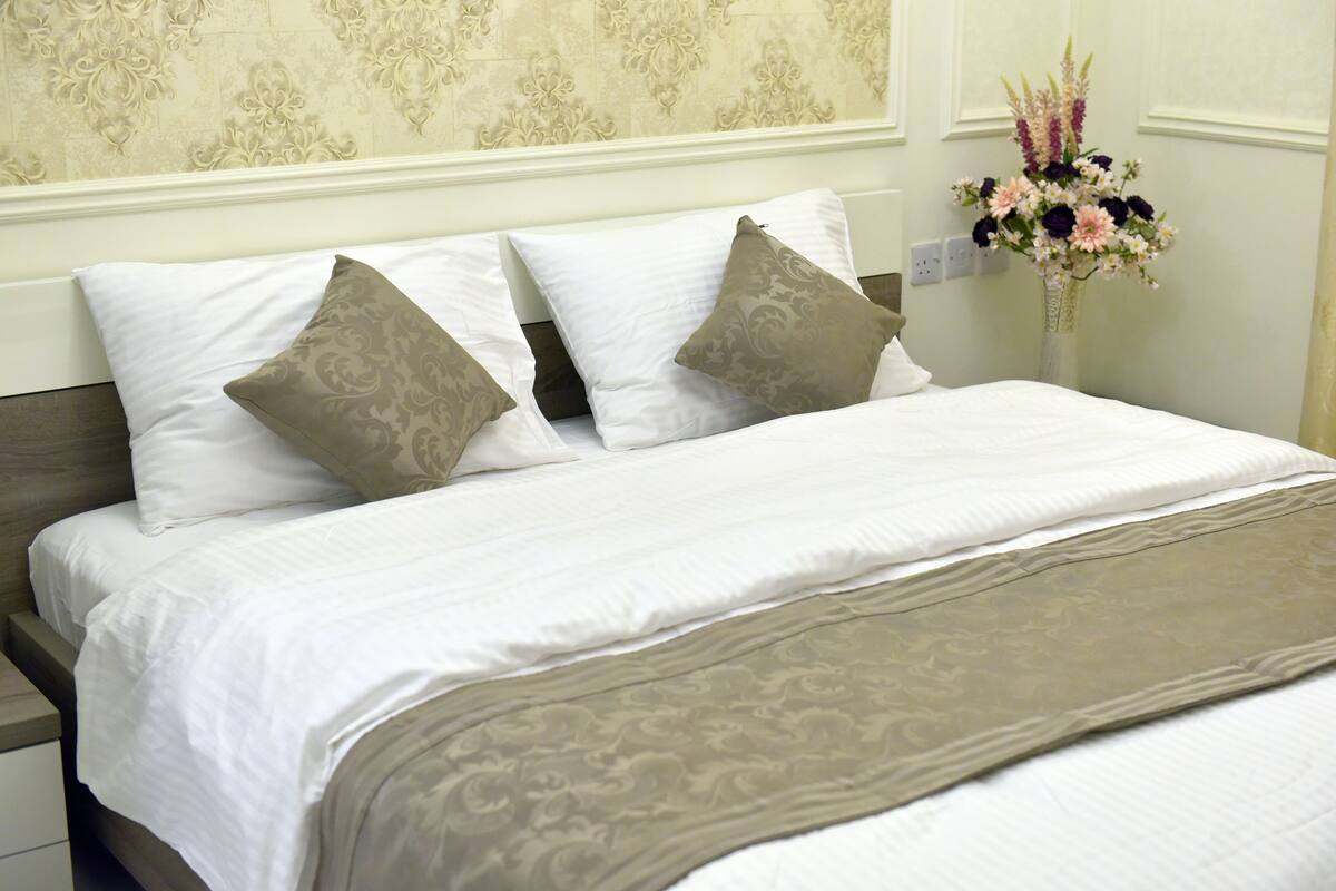 double room | in-room safe, desk, laptop workspace, blackout curtains