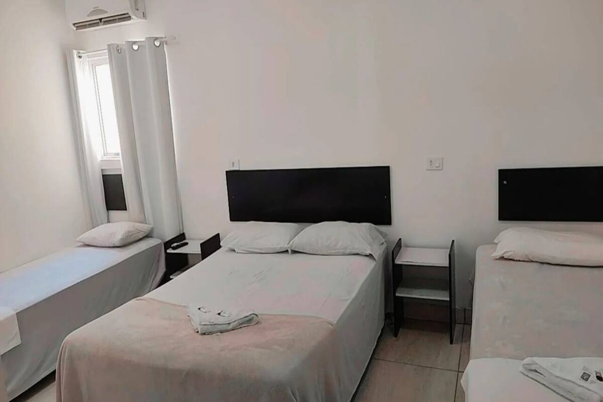 Habitación cuádruple estándar, 1 habitación | Wifi gratis y ropa de cama