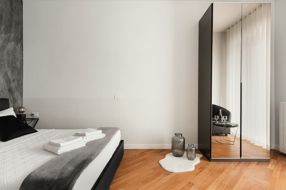 Deluxe Central Apartment