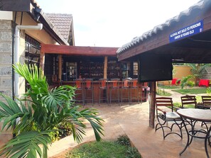 Se sirven desayunos, almuerzos y cenas; cocina local e internacional