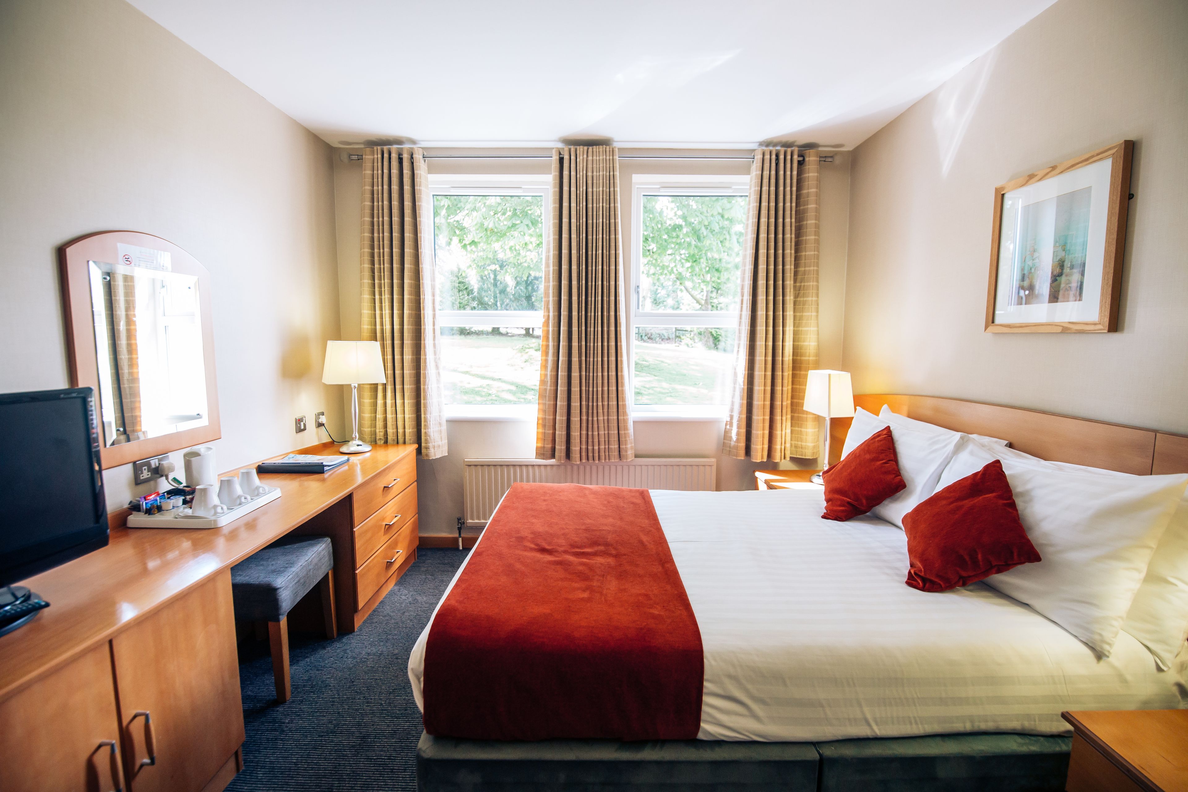 雙人房 | 客房內保險箱、書桌、熨斗/熨衣板、免費無線上網