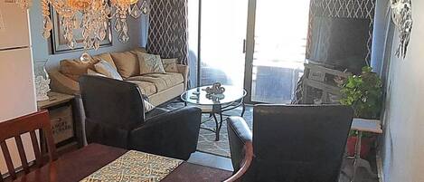 تلفزيون ذكي، مشغل دي في دي، كُتُب، مكتبة فيديو