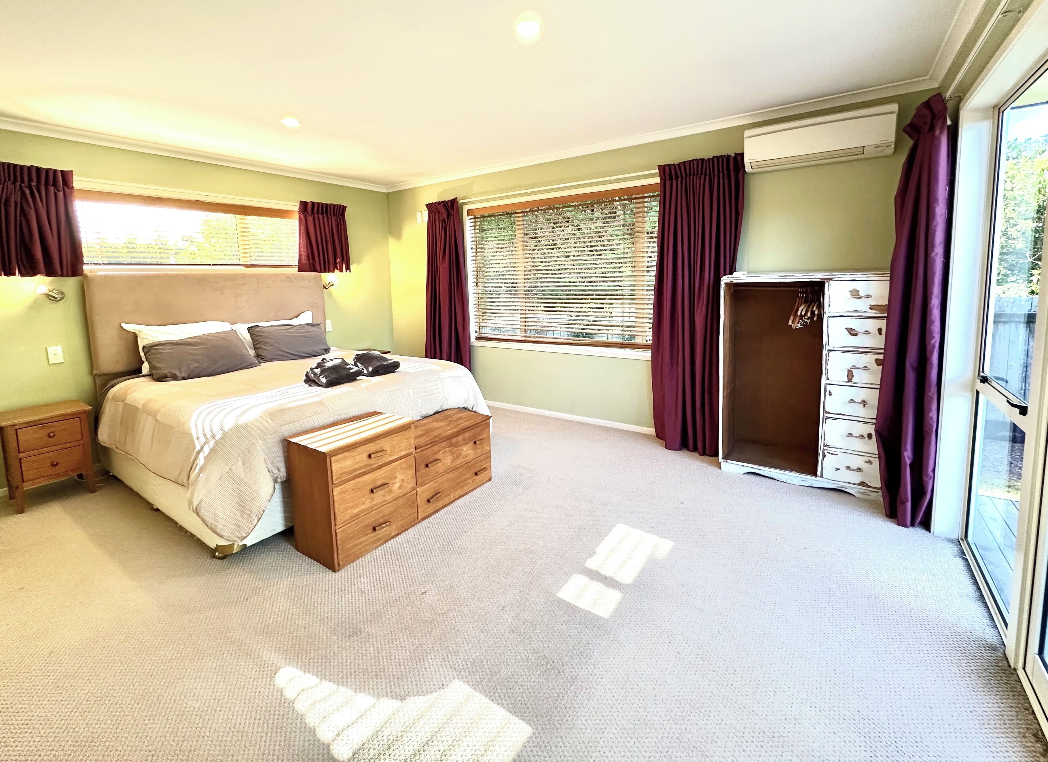 5 bedrooms, travel cot, free WiFi, bed sheets