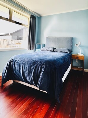5 bedrooms, travel crib, free WiFi, bed sheets