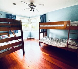 5 slaapkamers, reisbedje, gratis wifi, beddengoed