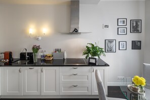 Dishwasher, coffee/tea maker, cookware/dishes/utensils - Riga Cozy'n'Quiet Apartment (Zemgales priekšpilseta)