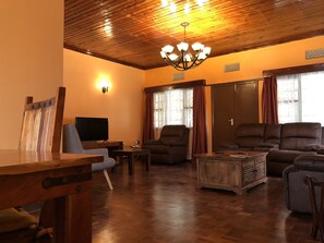 Suite Deluxe, letti multipli, non fumatori | Area soggiorno