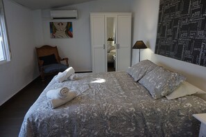 3 bedrooms, desk, iron/ironing board, WiFi