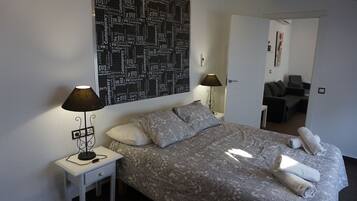 3 dormitorios, escritorio, tabla de planchar con plancha y wifi