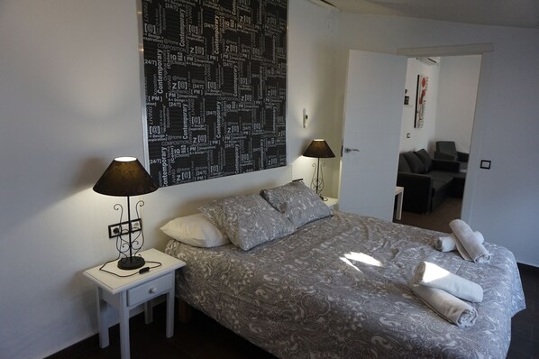 3 عدّة غرف نوم ومكتب ومكواة/لوح كي وواي فاي