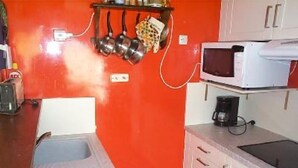 A compact kitchen with a sink, a microwave, and a coffee maker. - Residential flat (Morzine)