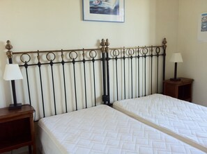 3 bedrooms, iron/ironing board, free WiFi