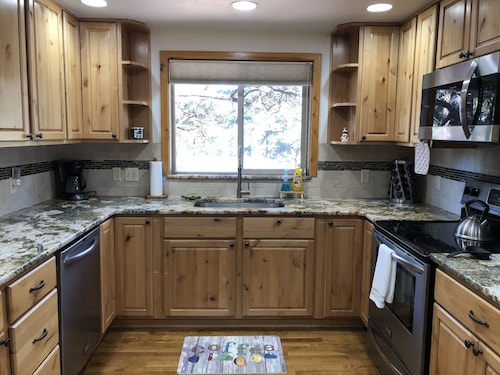 Aspen Retreat (Kolmikerroksinen koti vakiintuneella alueella)