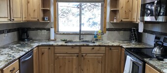 Aspen Retreat: Indoor Hottub