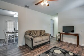 Télévision à écran plat, Netflix, lecteur de DVD, services de streaming