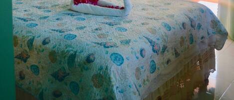 6 bedrooms, iron/ironing board, WiFi, bed sheets