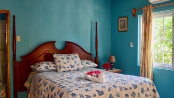 6 bedrooms, iron/ironing board, WiFi, bed sheets