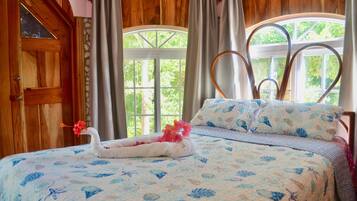 6 bedrooms, iron/ironing board, WiFi, bed sheets