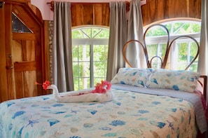 6 bedrooms, iron/ironing board, WiFi, bed sheets