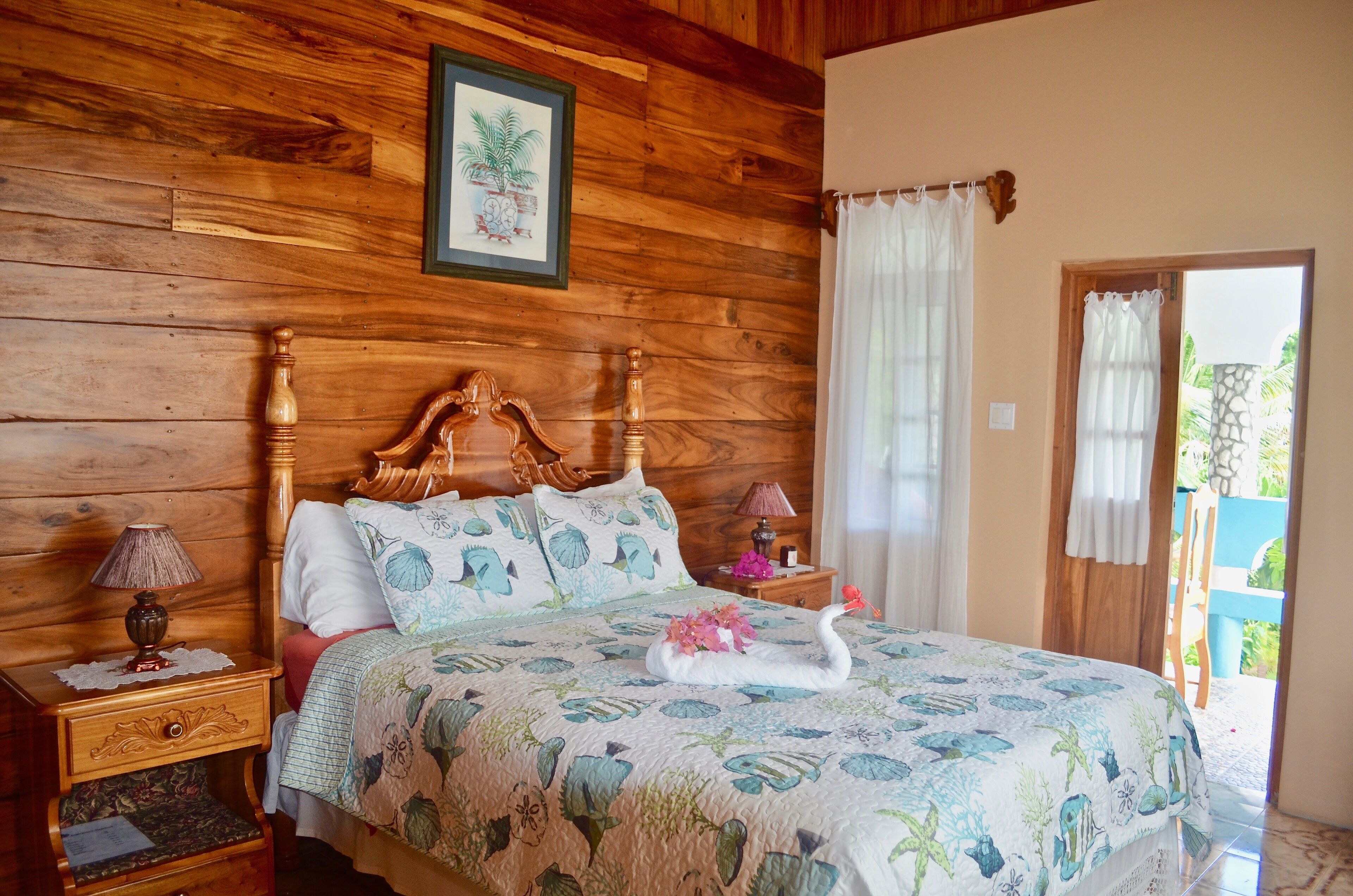 6 bedrooms, iron/ironing board, WiFi, bed sheets