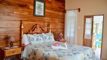 6 bedrooms, iron/ironing board, WiFi, bed sheets