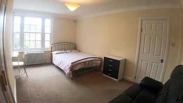 3 bedrooms, desk, free WiFi, bed sheets
