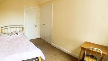 Basic Apartment, Multiple Beds, Non Smoking | 3 bedrooms, desk, free WiFi, bed sheets