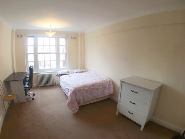 3 bedrooms, desk, free WiFi, bed sheets - Park West (London)