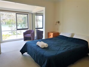 Familien-Ferienhaus, 2 Schlafzimmer (Cottage 12) | Schreibtisch, Bettwäsche