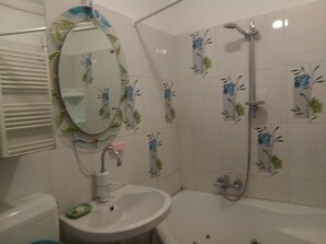 Combined shower/tub, hair dryer, towels, soap