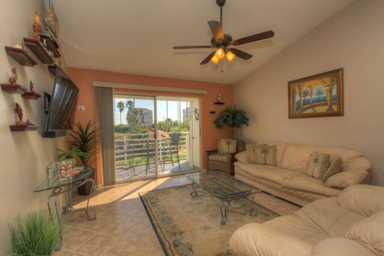 St Pete Isla Vista Verde E 7-255 Golf Course 2/2