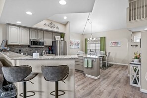 Fridge, microwave, oven, stovetop - Penthouse View in the HEART of Branson!!! (Branson)