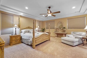 3 bedrooms, desk, iron/ironing board, free WiFi