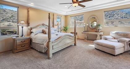 Mountain Views, Backyard Trail Access, 3 King Beds