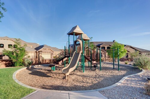 GORGEOUS RETREAT, PRIVATE SPA,  4bed, 3.5bath, 2-car garage