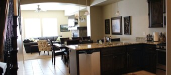 GORGEOUS RETREAT, PRIVATE SPA,  4bed, 3.5bath, 2-car garage