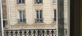 Large family 3 rooms apartment (60m2), next to metro Convention