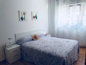 2 bedrooms, iron/ironing board, free WiFi, bed sheets - First line beach and surrounded by nature. On the Camino de Santiago. (Finisterre)
