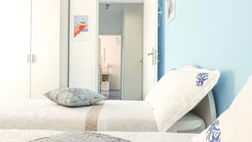 2 chambres, coffres-forts dans les chambres, bureau