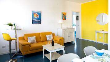 Smart TV, libri, studio