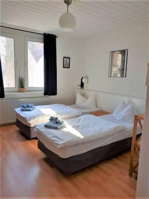 Double Room | Meja, Wi-fi percuma, cadar katil 