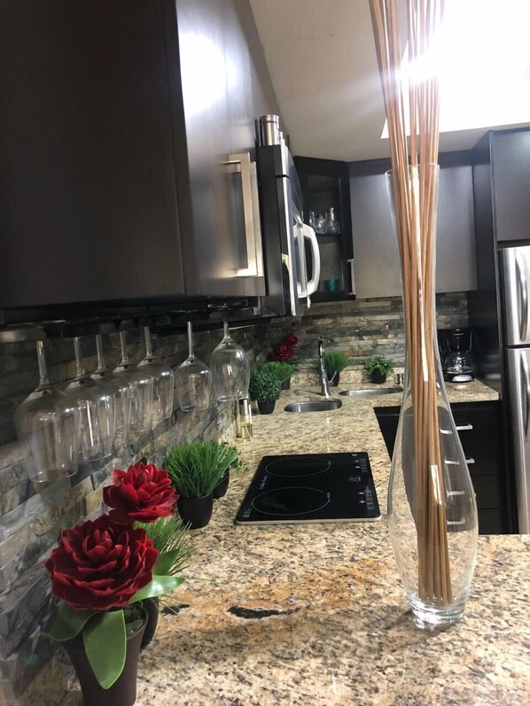 2 habitaciones, decoración personalizada y muebles diferentes 