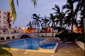 Outdoor pool - Condominio Hacienda del Sol (Mazatlán)
