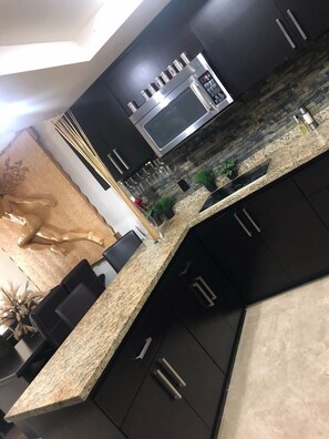 Luxury Condo, Multiple Beds, Accessible | 2 bedrooms, individually decorated, individually furnished - Condominio Hacienda del Sol (Mazatlán)