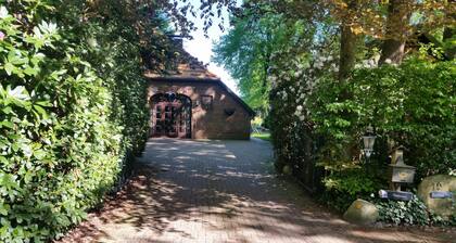 Ferienwohnung Gartenblick im historischem Heuerhaus im traumhaften Rhodo-Garten