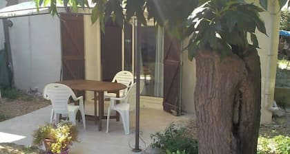 Studio puutarhalla meren rannalla ja Hérault - puutarhapysäköinti ja kauppoja