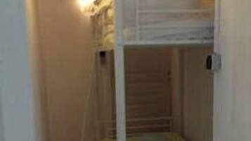 1 室のベッドルーム、アイロン / アイロン台、旅行用ベビーベッド、WiFi (無料)