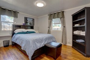 2 bedrooms, desk, iron/ironing board, travel crib