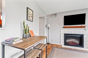 Dining - Captain's Quarters Riverfront #2 (Nashville)