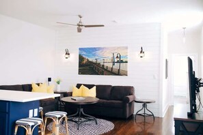 TV, offices - Riverwalk 118 - River & Battleship Views (Wilmington)